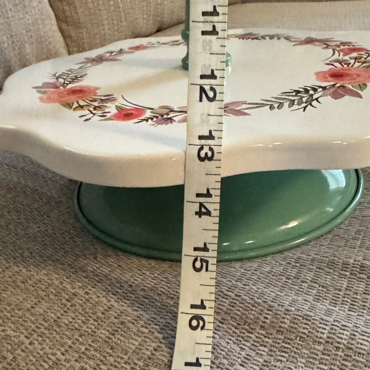 Two-Tier Floral Serving Stand in White and Green -Metal / Sturdy