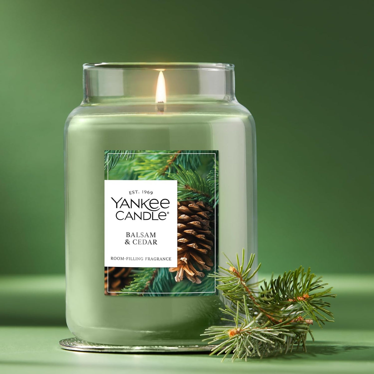 Yankee Candle Large Jar Scented Candle with up to 150 Hour Burn Time, Premium Plant Wax Blend for Cleaner Consistent Burn and Room Filling Fragrance, 22 oz, Christmas Cookie