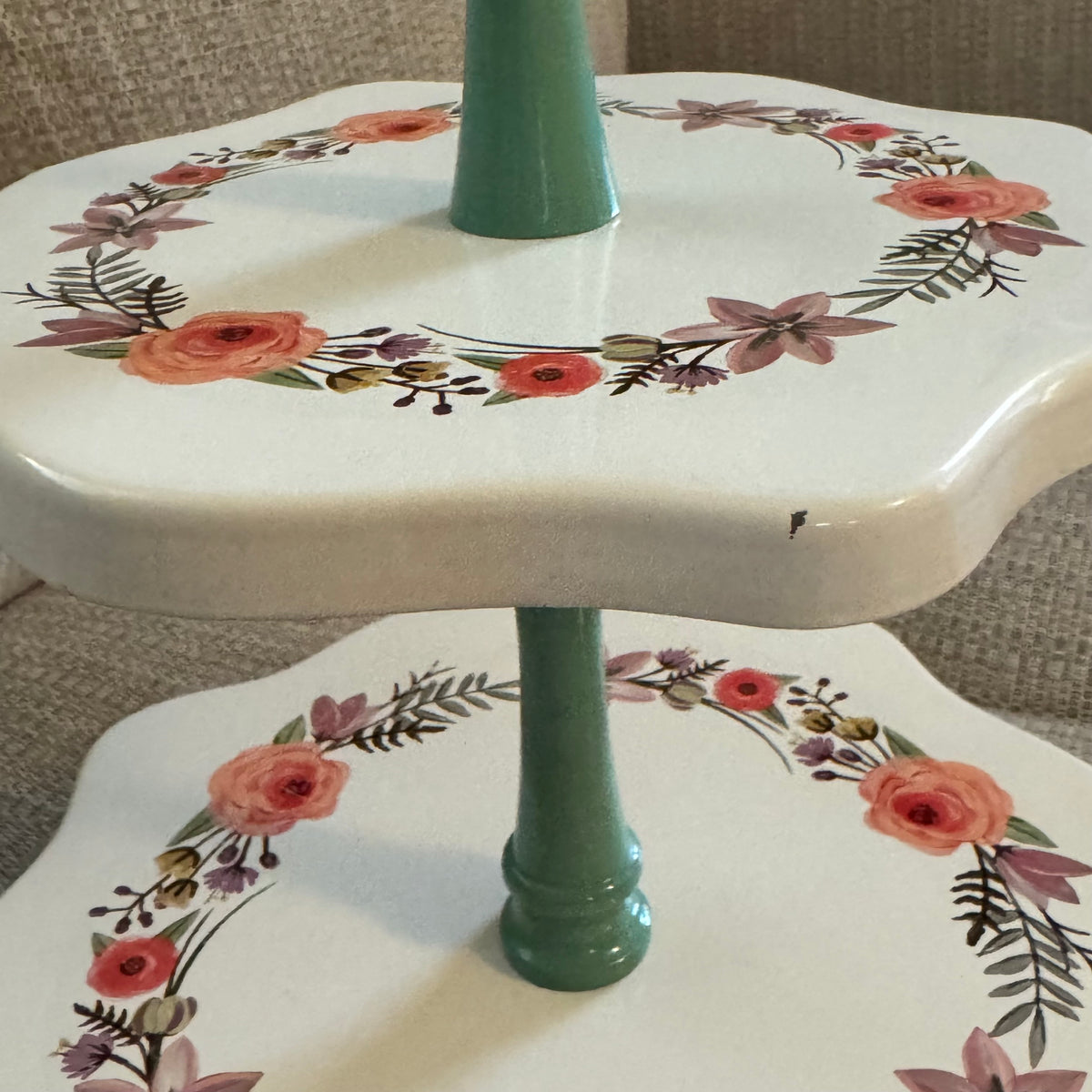 Two-Tier Floral Serving Stand in White and Green -Metal / Sturdy