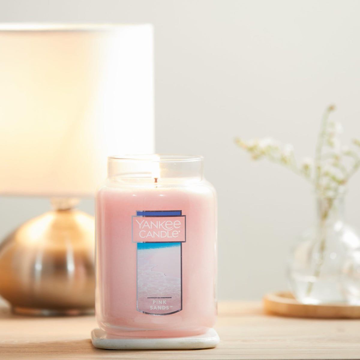 Yankee Candle Large Jar Scented Candle with up to 150 Hour Burn Time, Premium Plant Wax Blend for Cleaner Consistent Burn and Room Filling Fragrance, 22 oz, Pink Sands