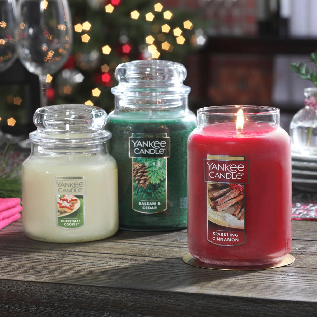 Yankee Candle Large Jar Scented Candle with up to 150 Hour Burn Time, Premium Plant Wax Blend for Cleaner Consistent Burn and Room Filling Fragrance, 22 oz, Christmas Cookie