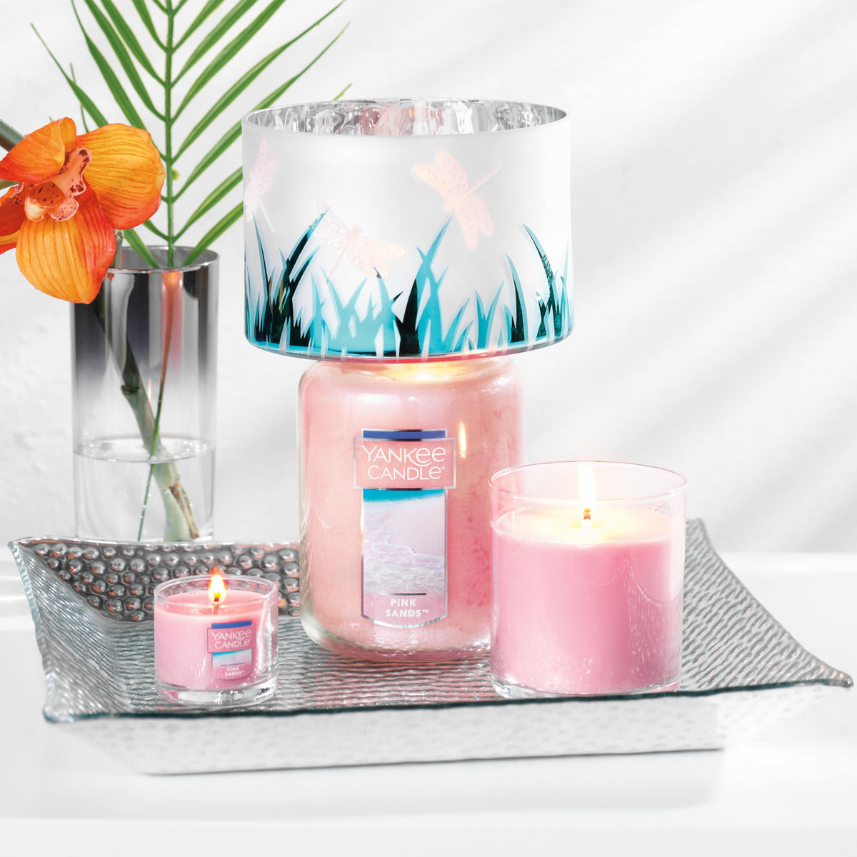 Yankee Candle Large Jar Scented Candle with up to 150 Hour Burn Time, Premium Plant Wax Blend for Cleaner Consistent Burn and Room Filling Fragrance, 22 oz, Pink Sands