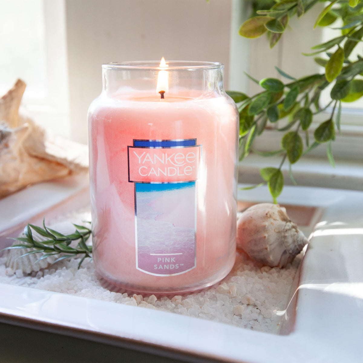 Yankee Candle Large Jar Scented Candle with up to 150 Hour Burn Time, Premium Plant Wax Blend for Cleaner Consistent Burn and Room Filling Fragrance, 22 oz, Pink Sands