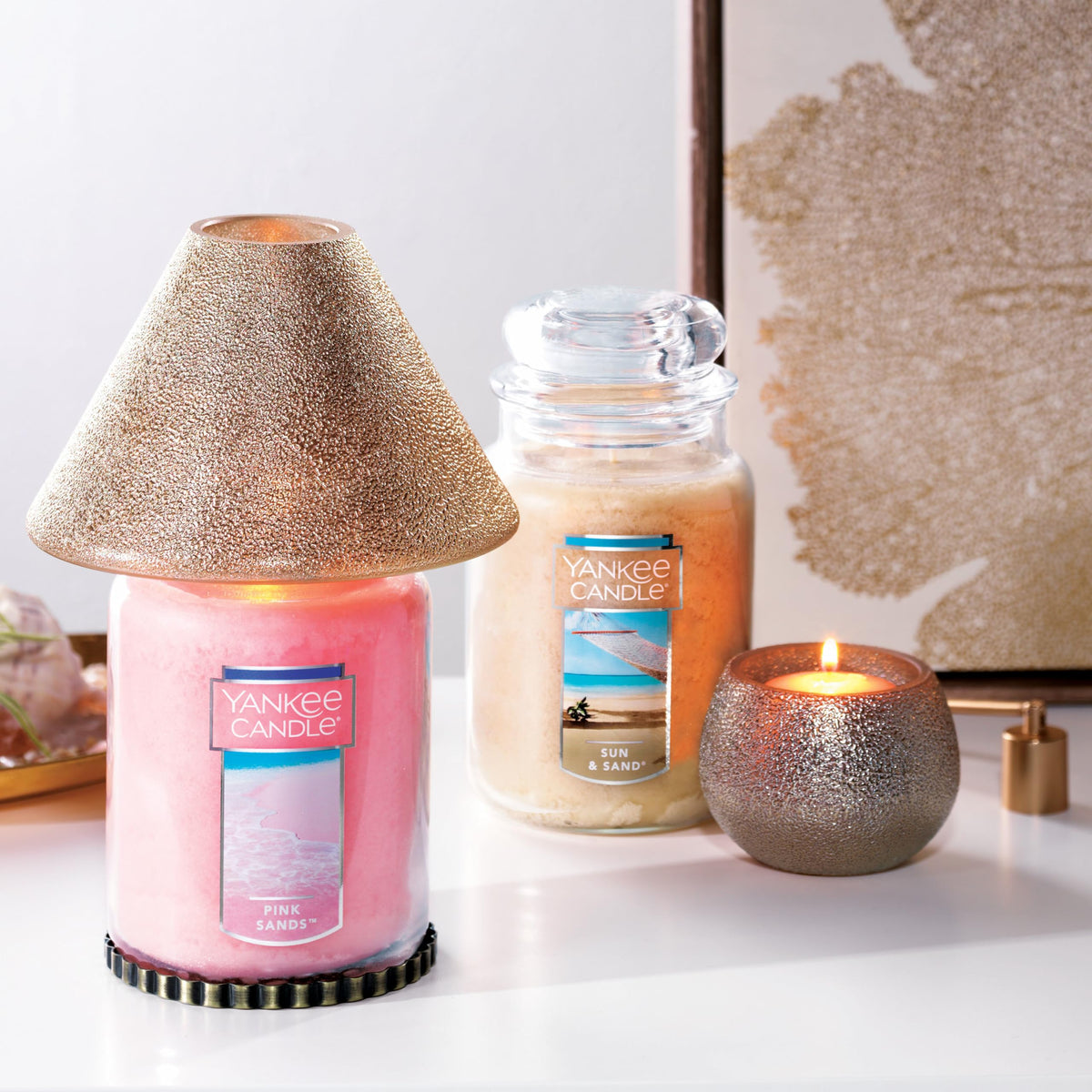 Yankee Candle Large Jar Scented Candle with up to 150 Hour Burn Time, Premium Plant Wax Blend for Cleaner Consistent Burn and Room Filling Fragrance, 22 oz, Pink Sands
