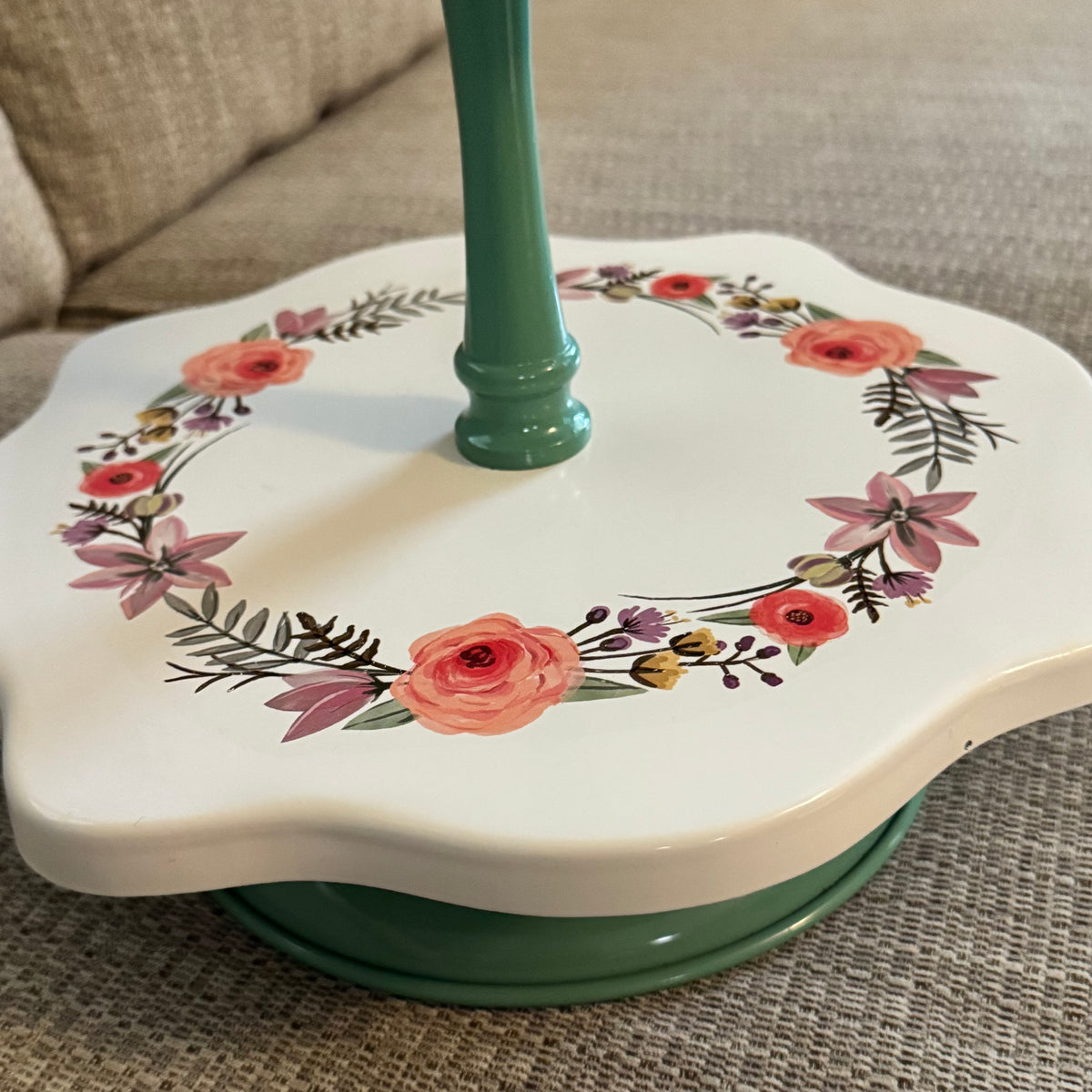 Two-Tier Floral Serving Stand in White and Green -Metal / Sturdy